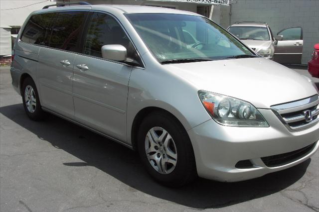 Honda Odyssey 2005 photo 2