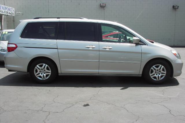 Honda Odyssey 2005 photo 3