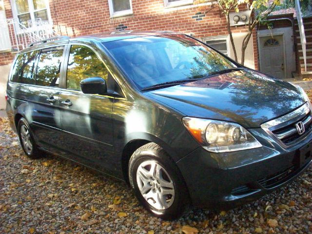 Honda Odyssey 2005 photo 2