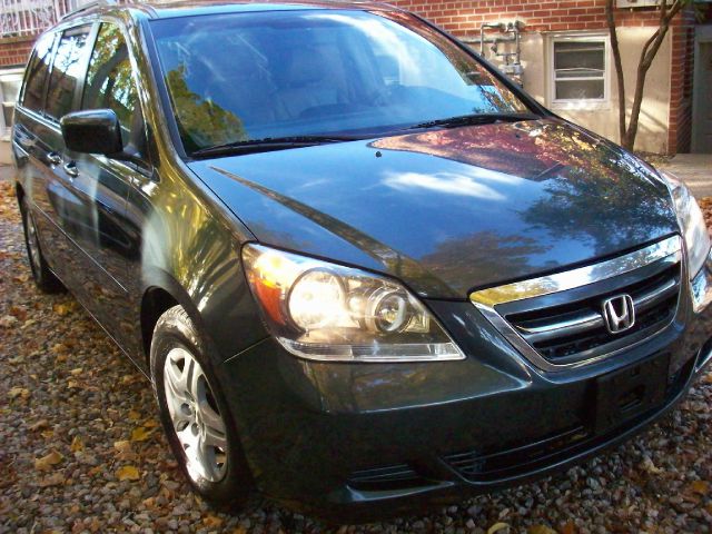 Honda Odyssey 2005 photo 3