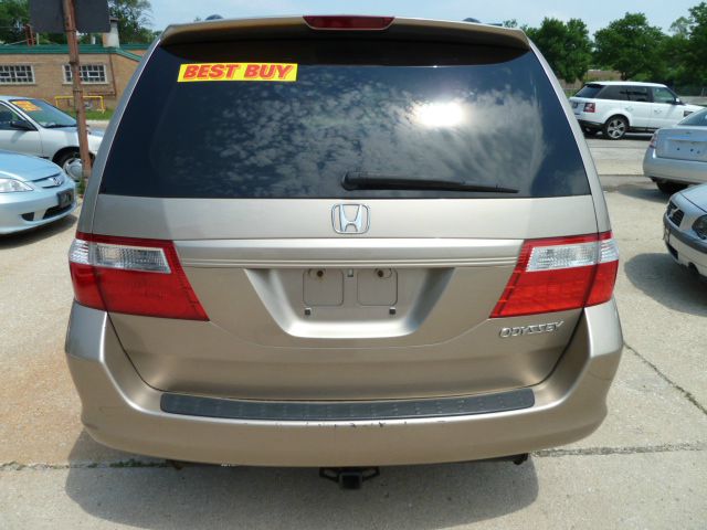 Honda Odyssey 2005 photo 2