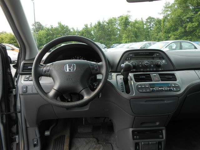 Honda Odyssey 2005 photo 3