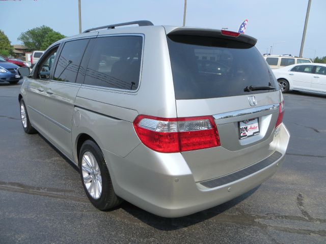 Honda Odyssey 2005 photo 2