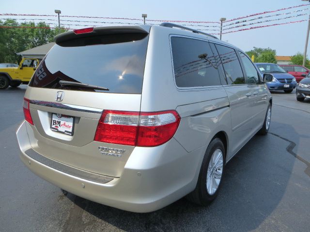 Honda Odyssey 2005 photo 3