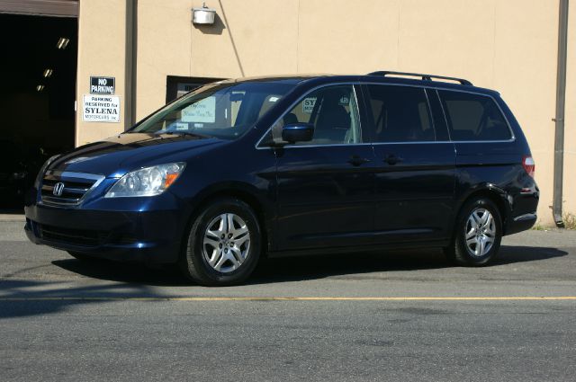 Honda Odyssey 2005 photo 2