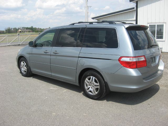 Honda Odyssey 2005 photo 2