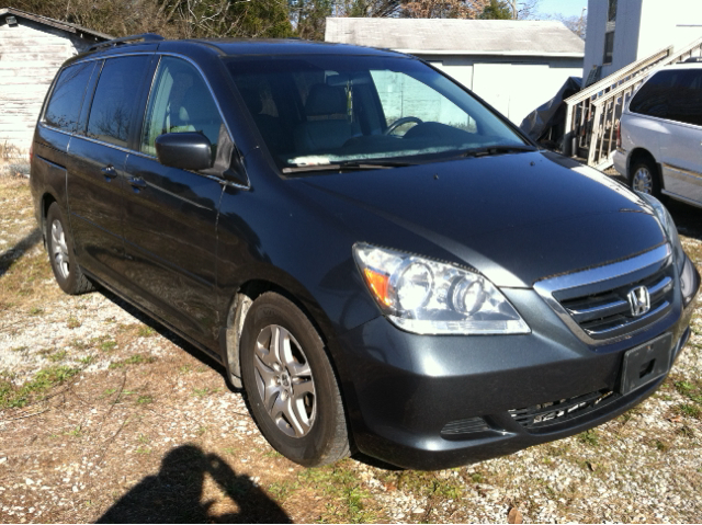 Honda Odyssey 2005 photo 2