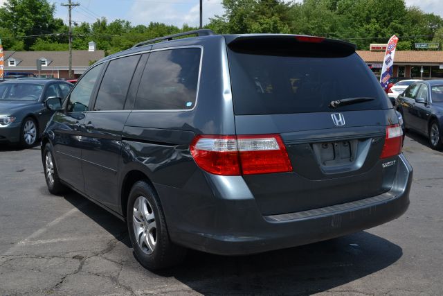 Honda Odyssey 2005 photo 2