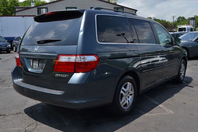 Honda Odyssey 2005 photo 3