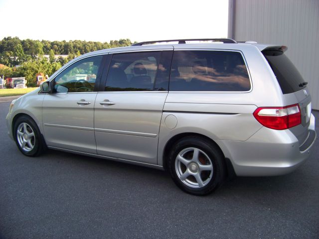 Honda Odyssey 2005 photo 2