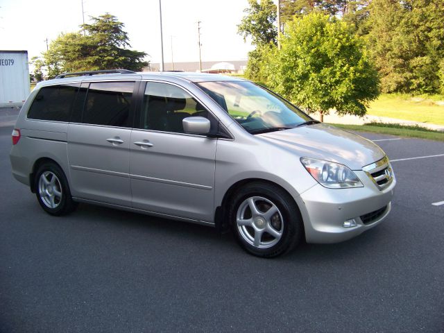 Honda Odyssey 2005 photo 3