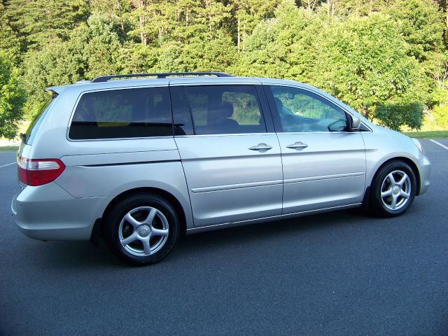 Honda Odyssey 2005 photo 4