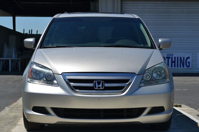 Honda Odyssey 2005 photo 3