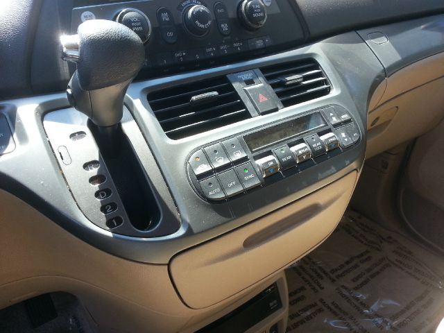 Honda Odyssey 2005 photo 2