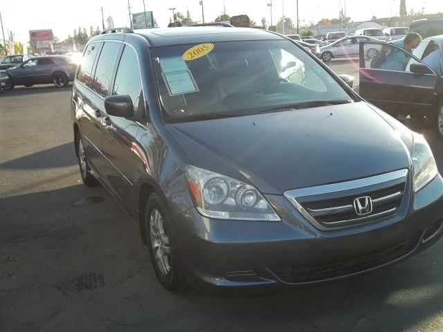 Honda Odyssey 2005 photo 2