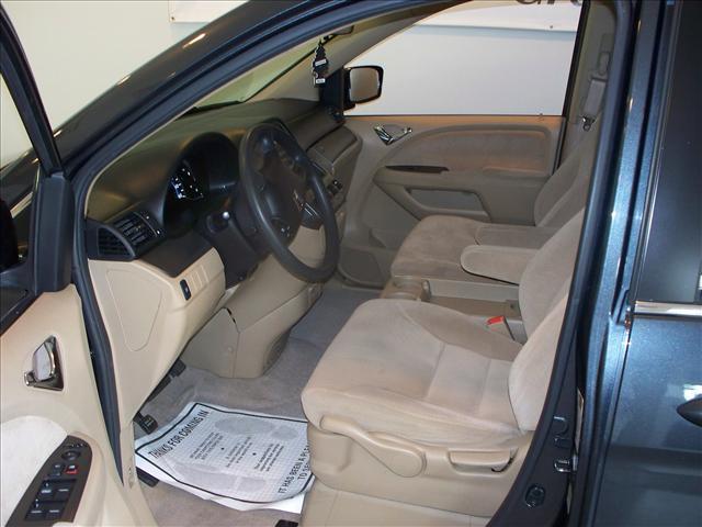 Honda Odyssey 2005 photo 2