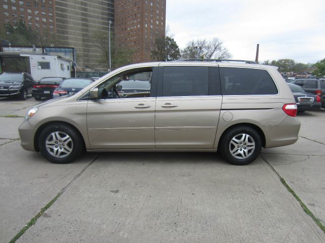 Honda Odyssey 2005 photo 2