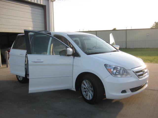 Honda Odyssey 2005 photo 2