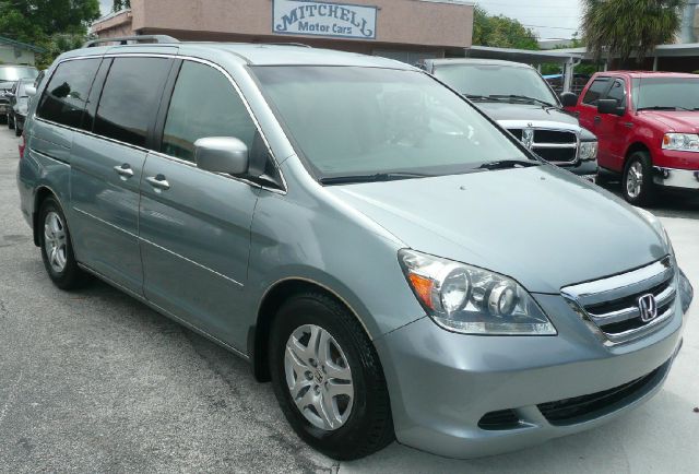 Honda Odyssey 2005 photo 2