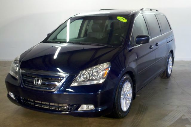 Honda Odyssey 2005 photo 2