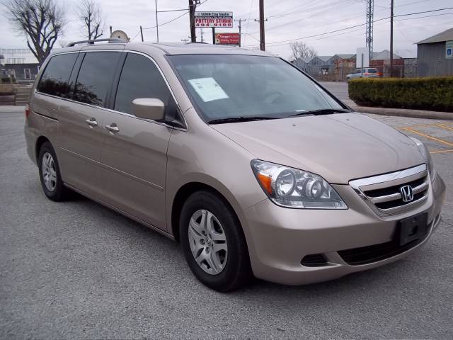 Honda Odyssey 2005 photo 2