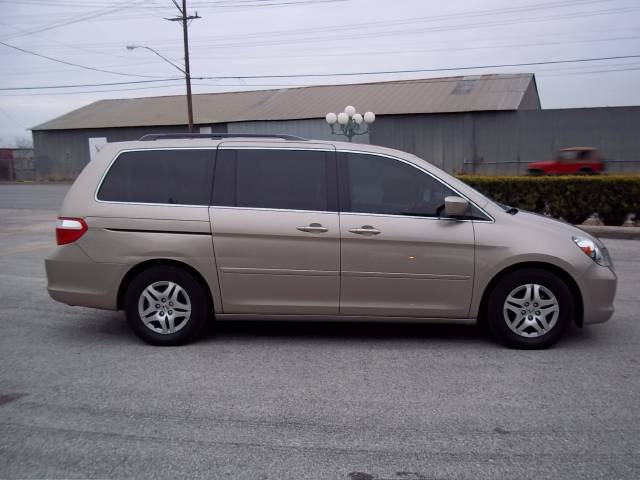 Honda Odyssey 2005 photo 3