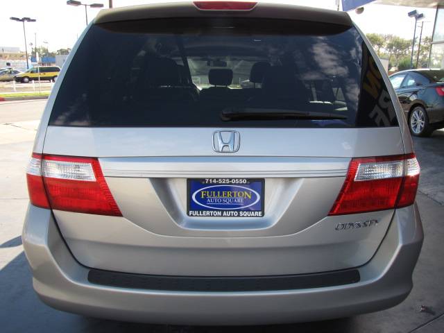 Honda Odyssey 2005 photo 2