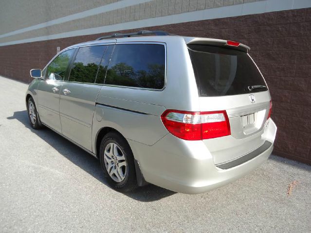 Honda Odyssey 2005 photo 2