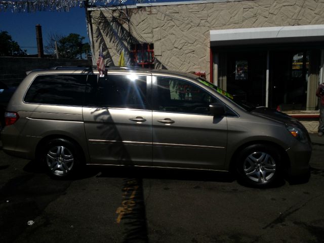 Honda Odyssey 2005 photo 2