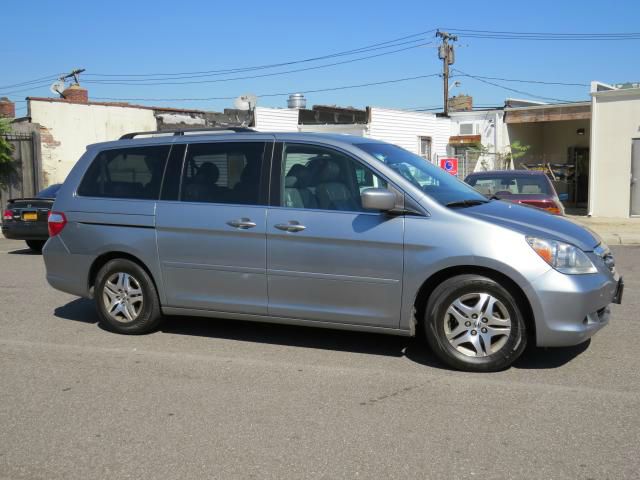 Honda Odyssey 2005 photo 2