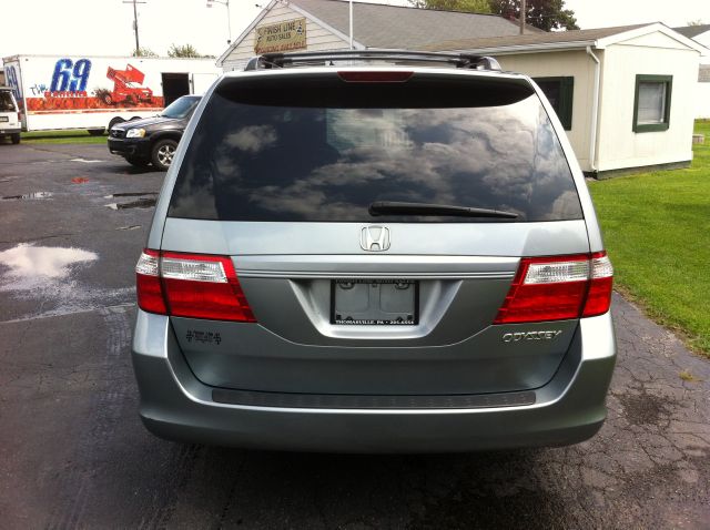 Honda Odyssey 2005 photo 2