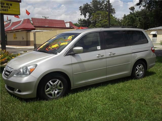 Honda Odyssey 2005 photo 2