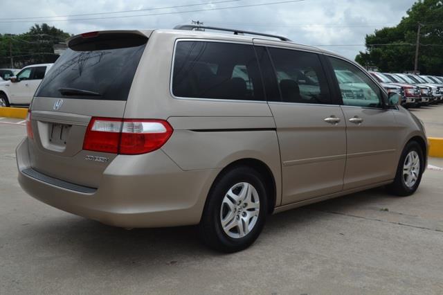 Honda Odyssey 2005 photo 2