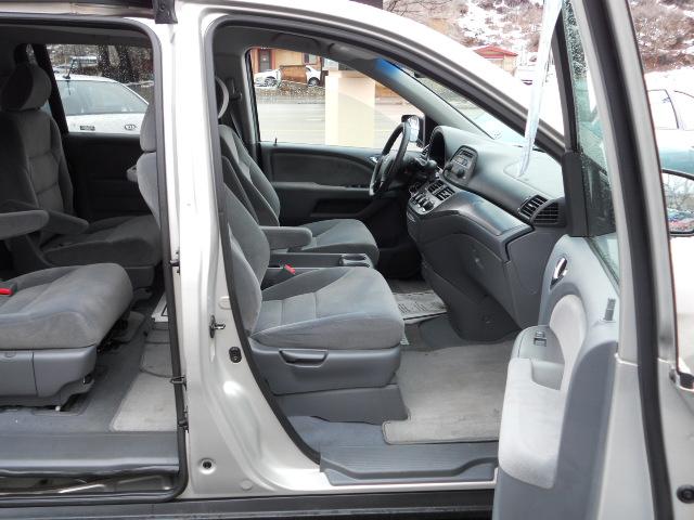 Honda Odyssey 2005 photo 2