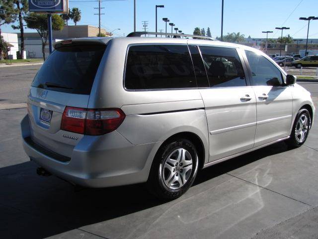 Honda Odyssey 2005 photo 3