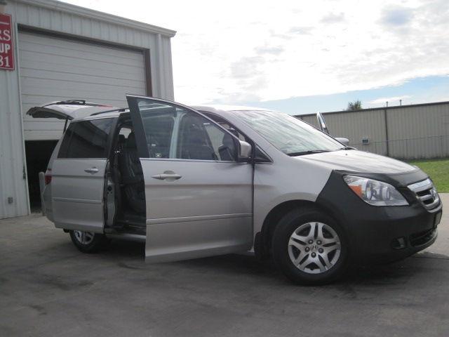 Honda Odyssey 2005 photo 2