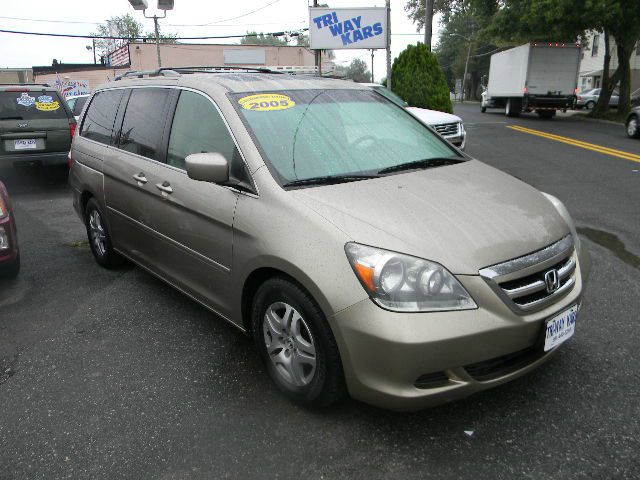 Honda Odyssey 2005 photo 2