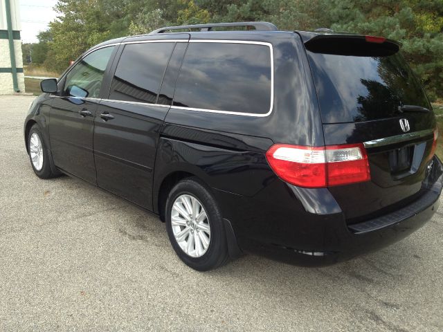 Honda Odyssey 2005 photo 2