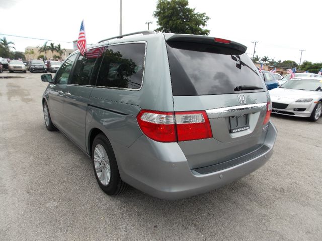 Honda Odyssey 2005 photo 2