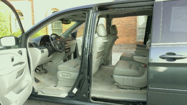 Honda Odyssey 2005 photo 2