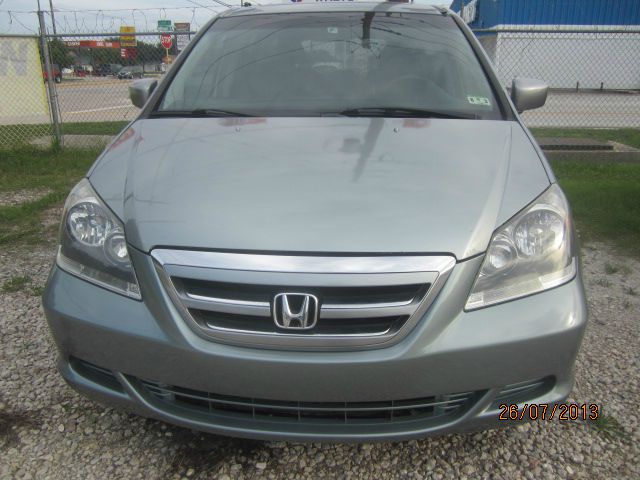 Honda Odyssey 2005 photo 2