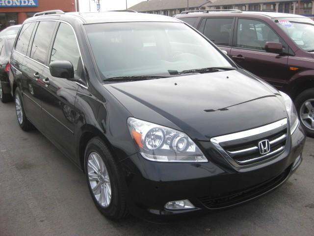 Honda Odyssey 2005 photo 2