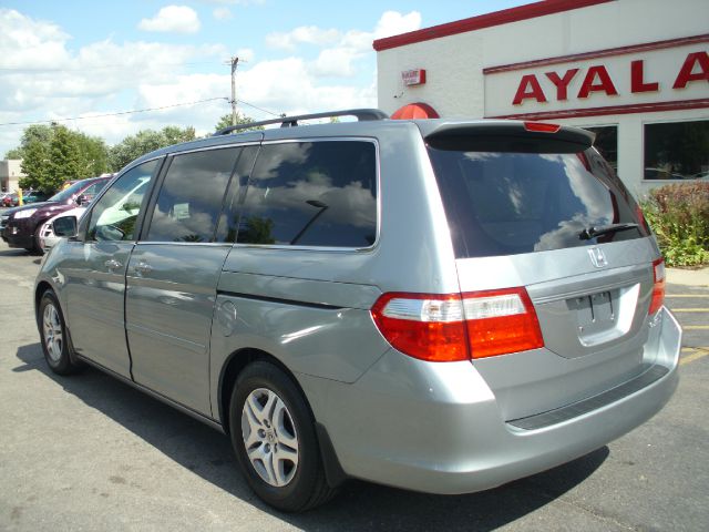 Honda Odyssey 2005 photo 2