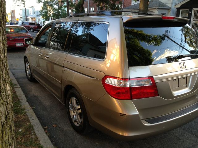 Honda Odyssey 2005 photo 2