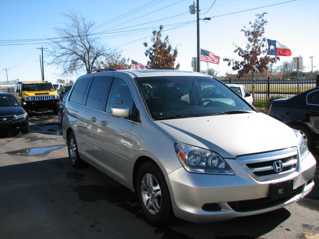 Honda Odyssey 2005 photo 2