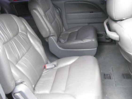 Honda Odyssey 2005 photo 2