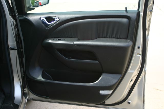 Honda Odyssey 2005 photo 4