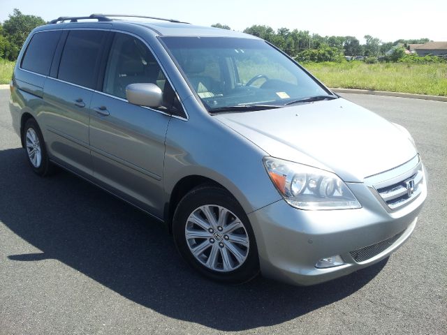 Honda Odyssey 2005 photo 2