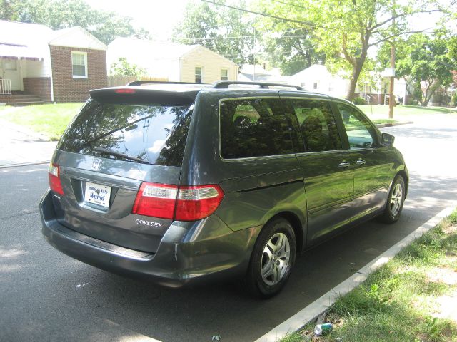 Honda Odyssey 2005 photo 2