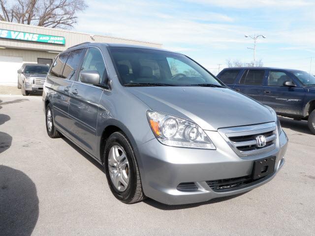 Honda Odyssey 2005 photo 2